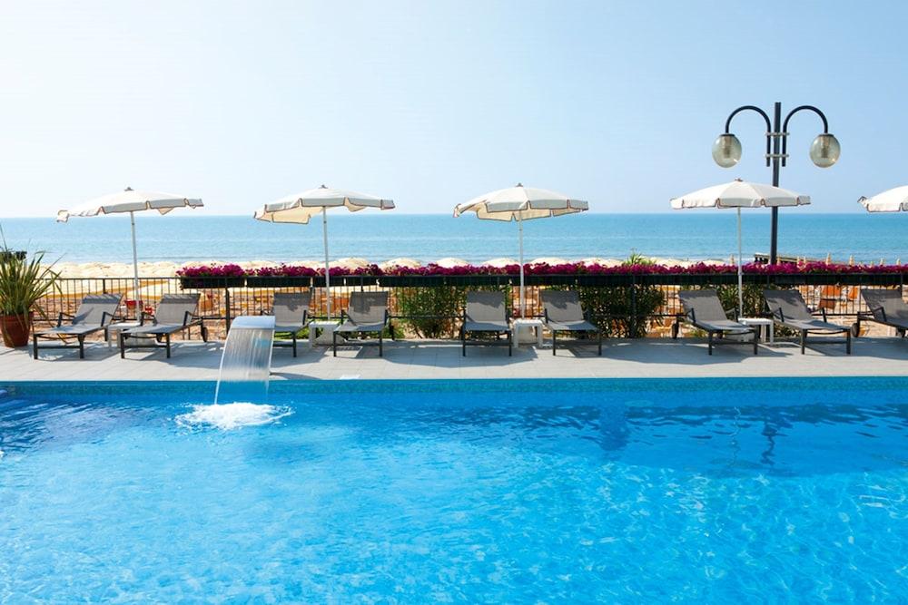 Victoria Frontemare Beach & Spa Hotel Jesolo Exterior foto