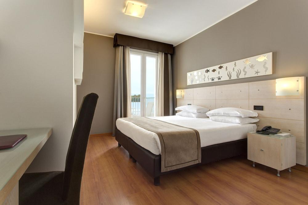 Victoria Frontemare Beach & Spa Hotel Jesolo Exterior foto