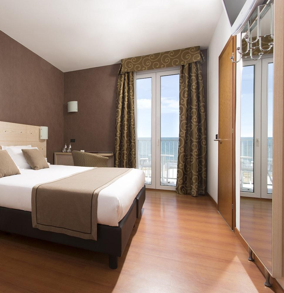 Victoria Frontemare Beach & Spa Hotel Jesolo Exterior foto