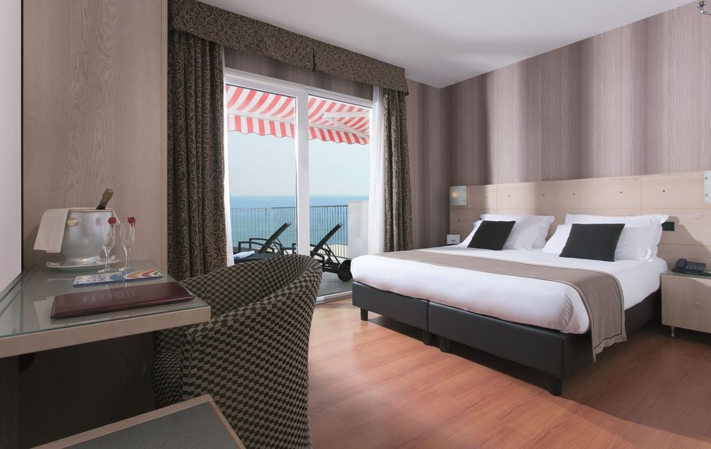 Victoria Frontemare Beach & Spa Hotel Jesolo Exterior foto