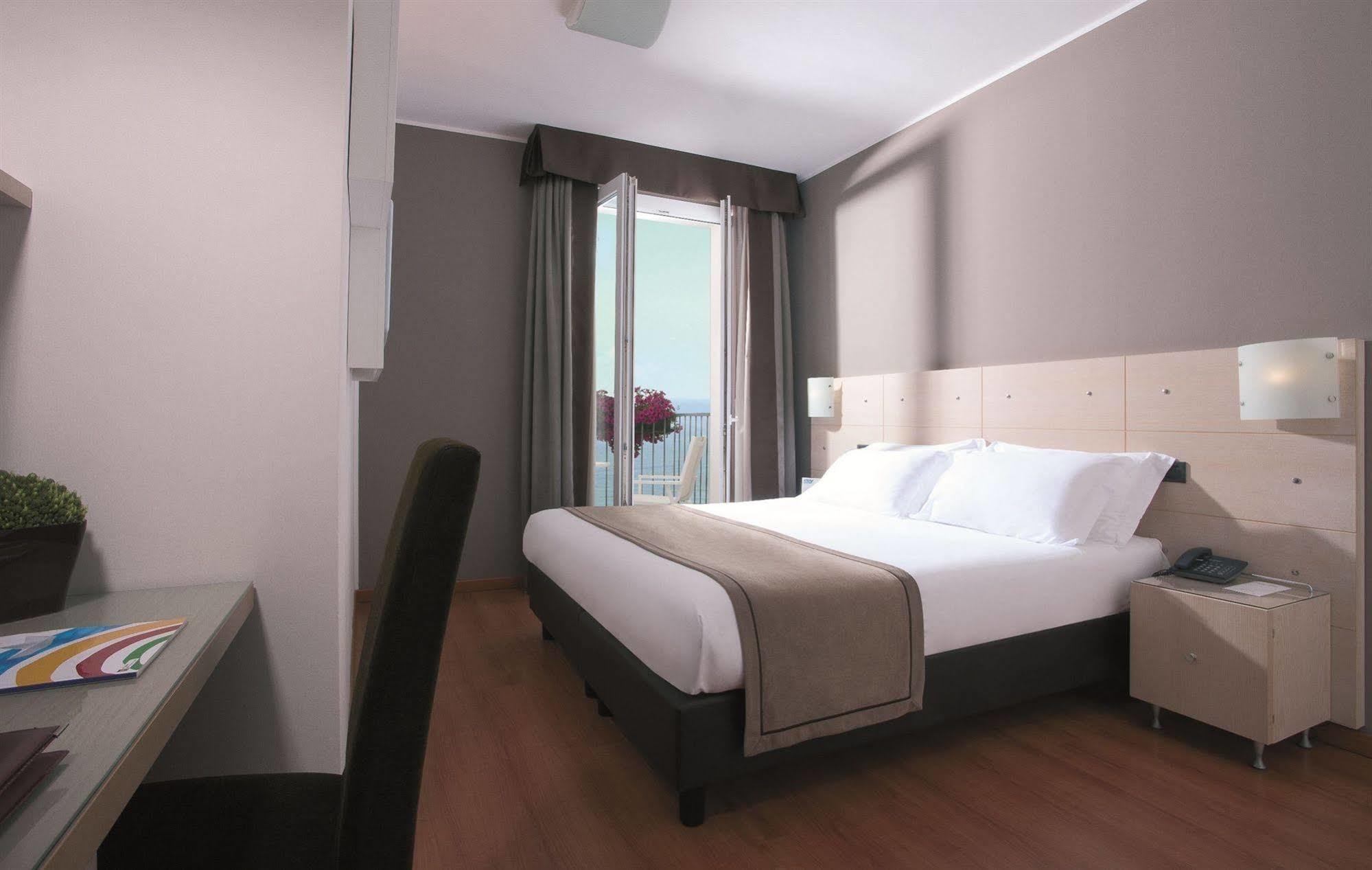 Victoria Frontemare Beach & Spa Hotel Jesolo Exterior foto