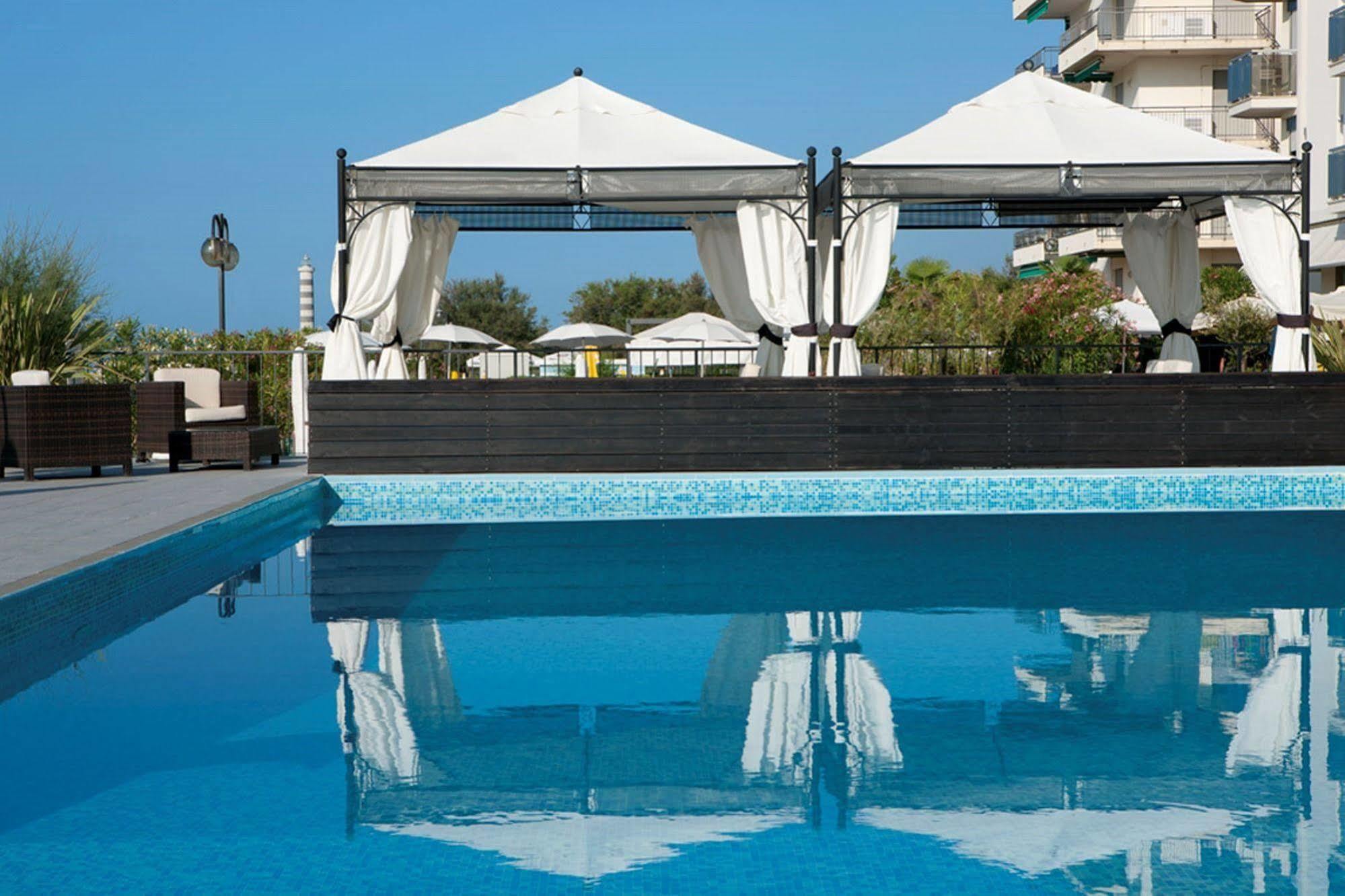 Victoria Frontemare Beach & Spa Hotel Jesolo Exterior foto