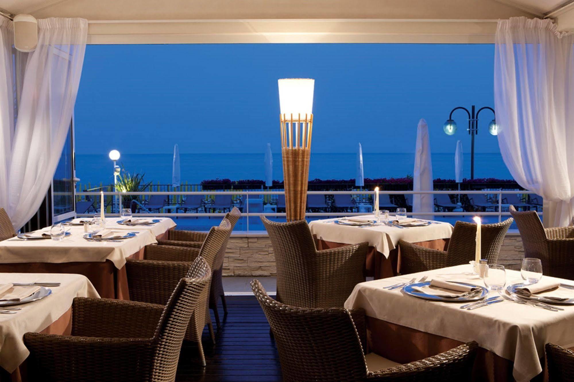 Victoria Frontemare Beach & Spa Hotel Jesolo Exterior foto